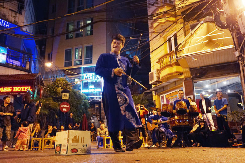 phocohanoitungbungcungchuoisukienamnhacduongphocuabiahanoi4