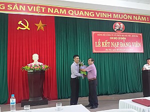 Kết nạp Đảng viên mới.